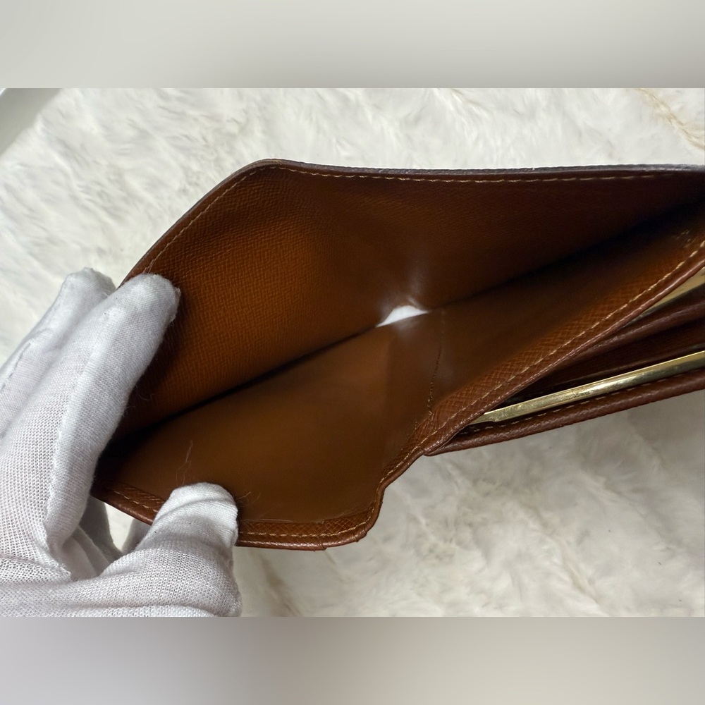 Authentic Louis Vuitton Monogram Kisslock Wallet - Picture 8 of 11